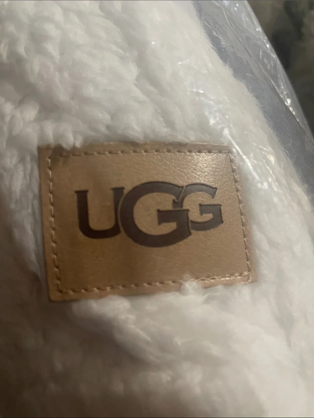 UGG Avery Throw Blanket - Burgundy and White